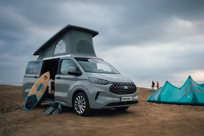 Ford Campervan am Strand 