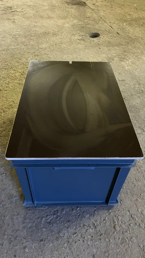 Caisse Rako avec couvercle en bois